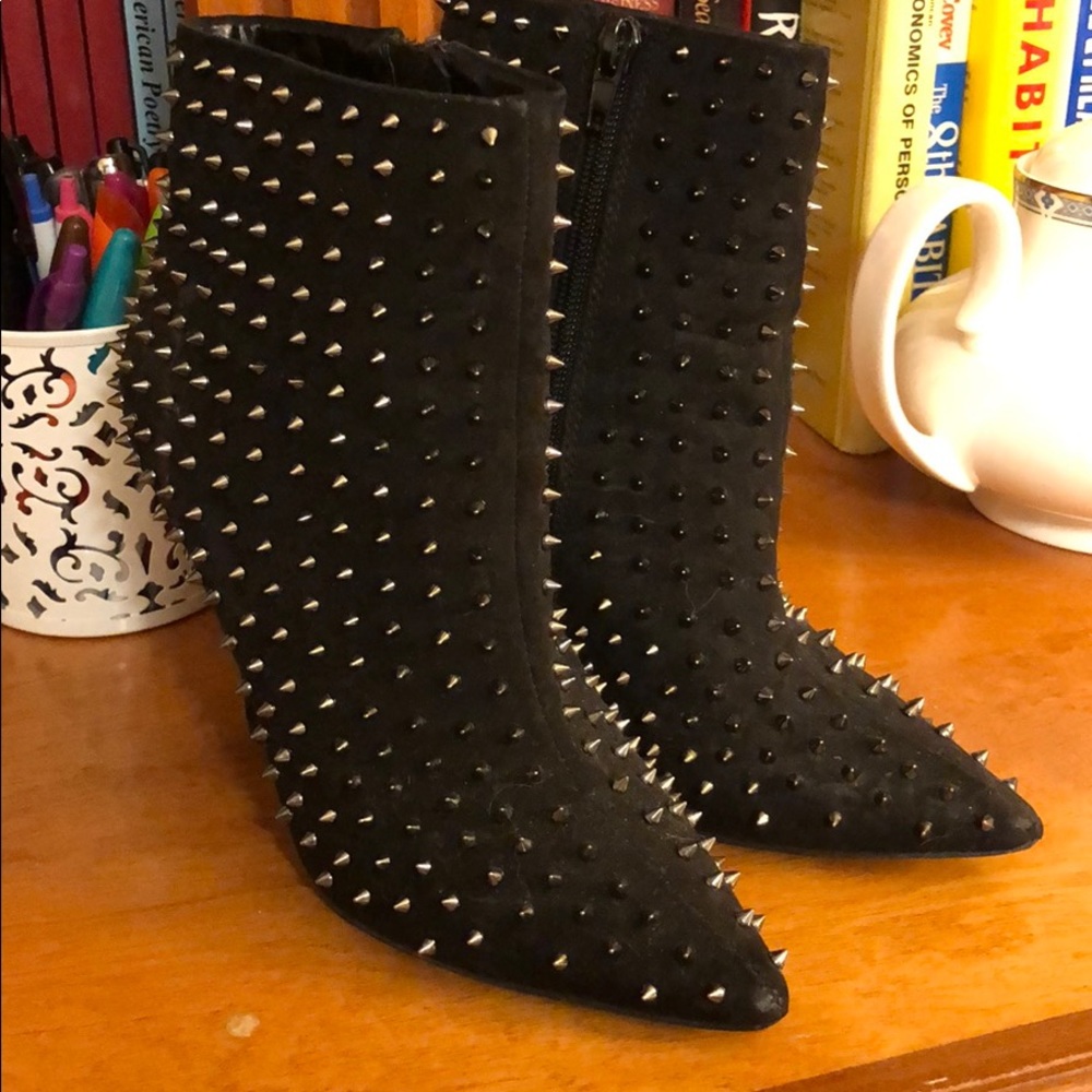 Steve Madden Studded Booties!!